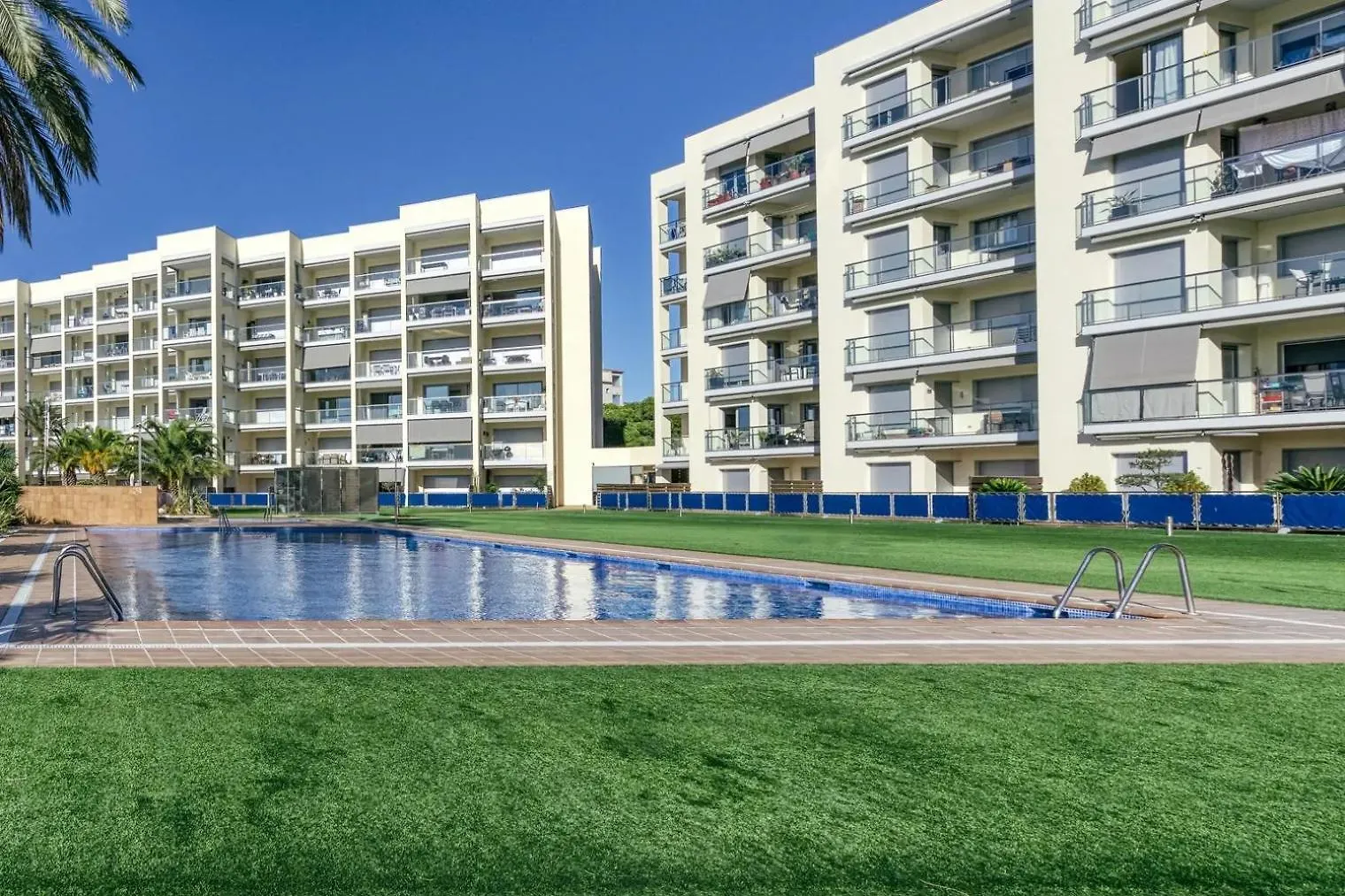 Apartament Amb Piscina I Zona Enjardinada ロザス スペイン