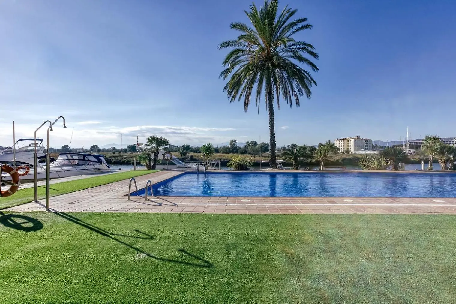 Apartament Amb Piscina I Zona Enjardinada ロザス 0*,  スペイン