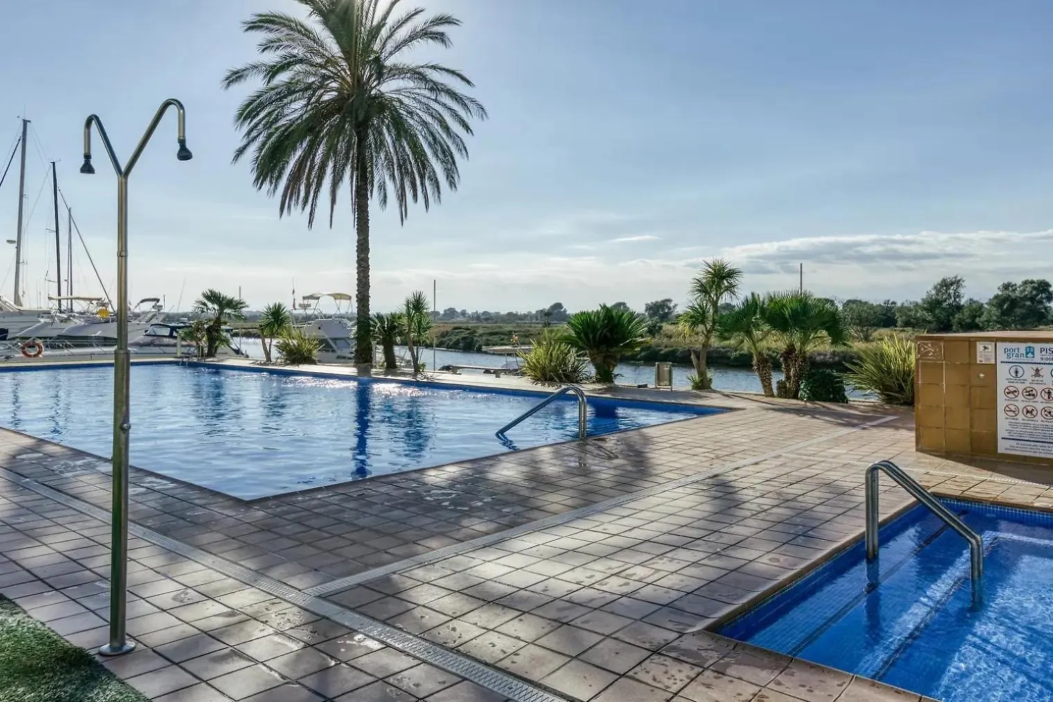 Apartament Amb Piscina I Zona Enjardinada ロザス アパート