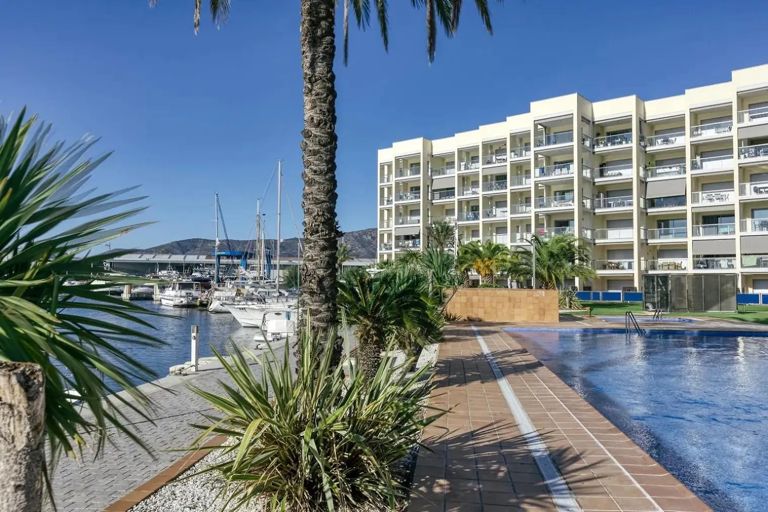 Apartament Amb Piscina I Zona Enjardinada ロザス